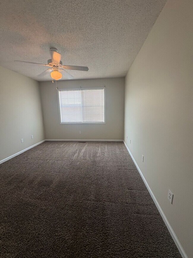 Building Photo - 125 Winthrope Ln