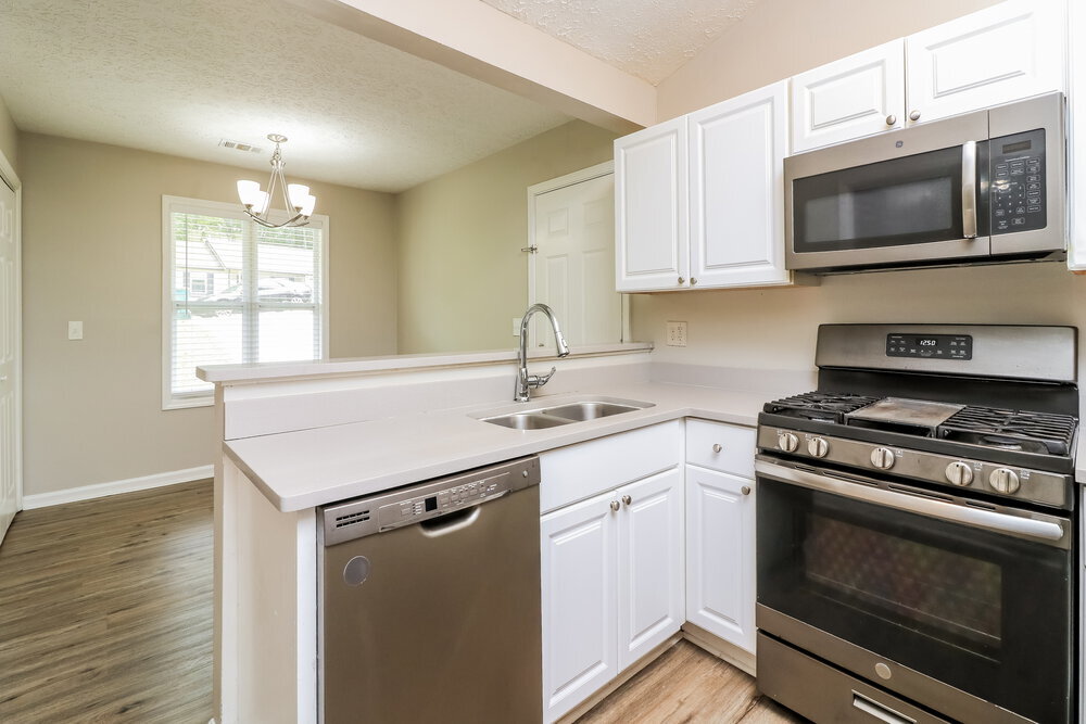 Building Photo - 353 Knollwood Ln