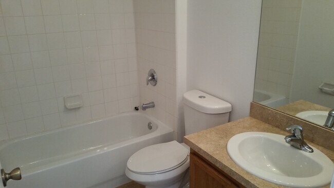 Building Photo - Your Next Home in Groveland