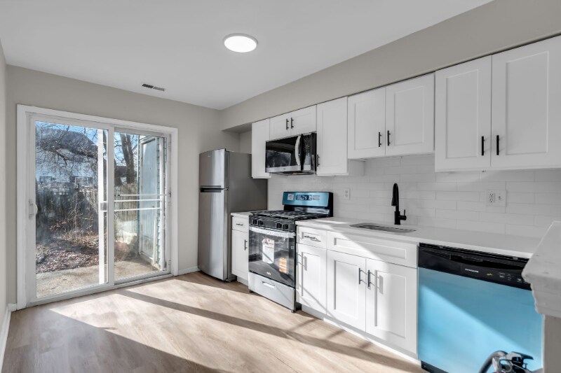 Building Photo - 5 Harrington Ln