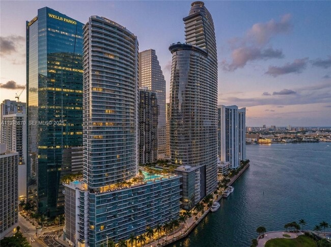 Building Photo - 200 Biscayne Blvd Way