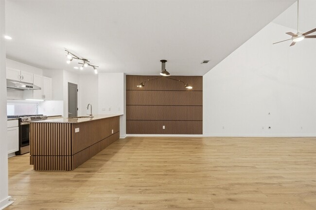 Building Photo - 6121 Gehring St