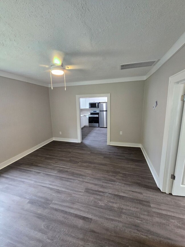 Building Photo - NEWLY REMODELED 2 BEDROOM HOUSE