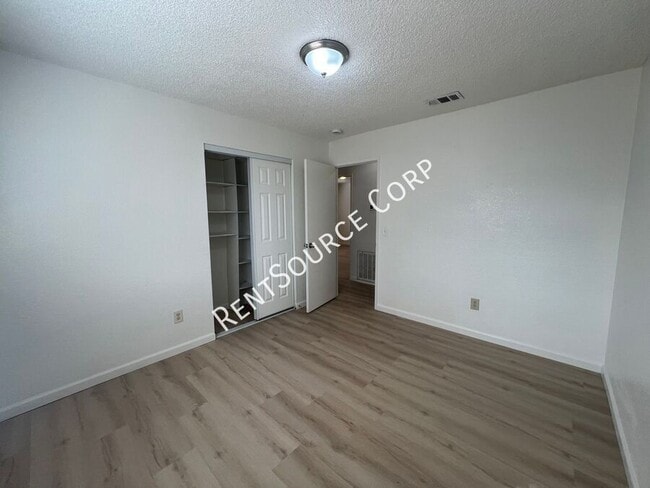 Building Photo - 841 Chateau Way