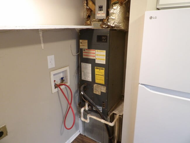 Building Photo - 207 Landings Dr