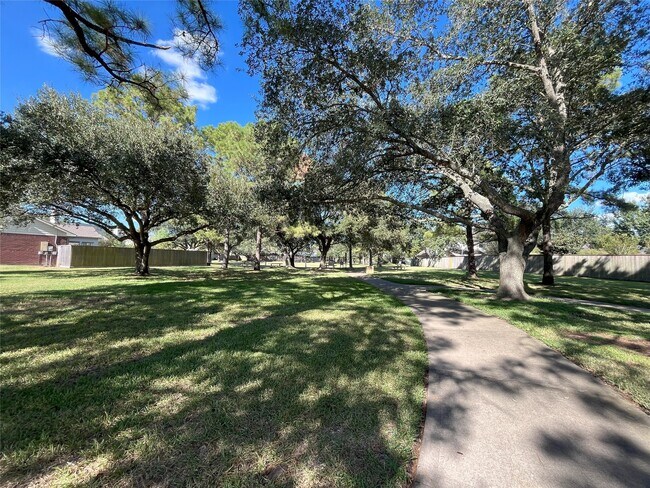 Building Photo - 2903 Surrey Trail Ln