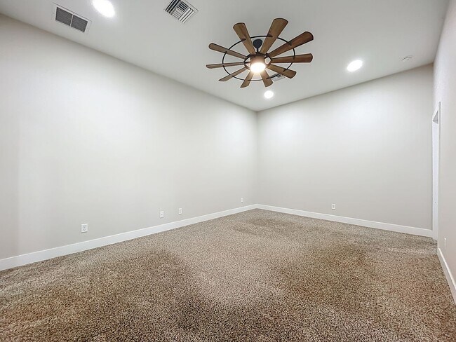 Building Photo - 389 S Central Ave