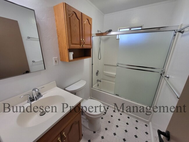 Building Photo - Adorable 3 Bedroom Home in Central Petaluma ~ Available Now!98 Wilmington Drive