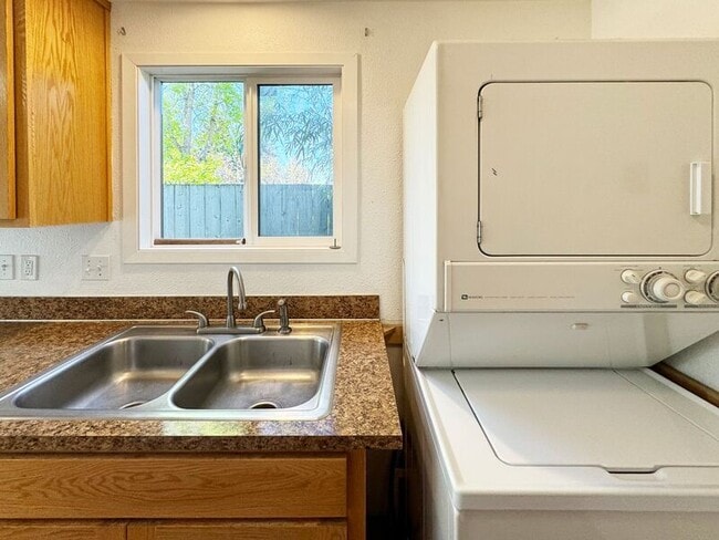 Building Photo - 3835 Marshall Ave