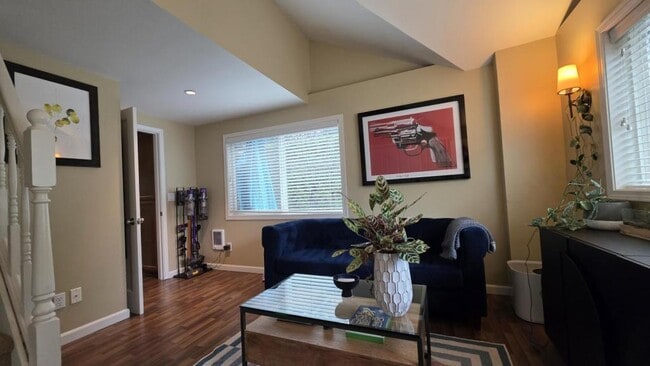 Building Photo - 10632 SE 4th St