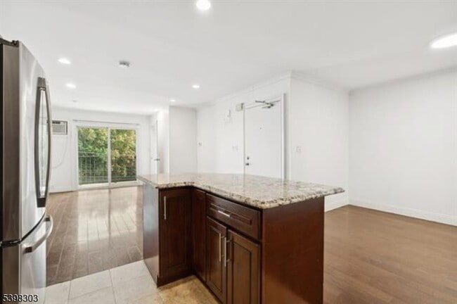 Building Photo - 89 Ferry St