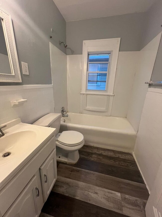 Building Photo - 9913 Mt Auburn Ave