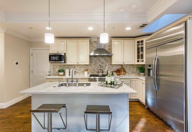 Building Photo - 140 Tennyson Ave