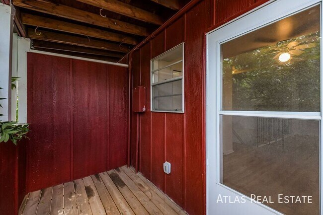 Building Photo - 331 N Columbine St