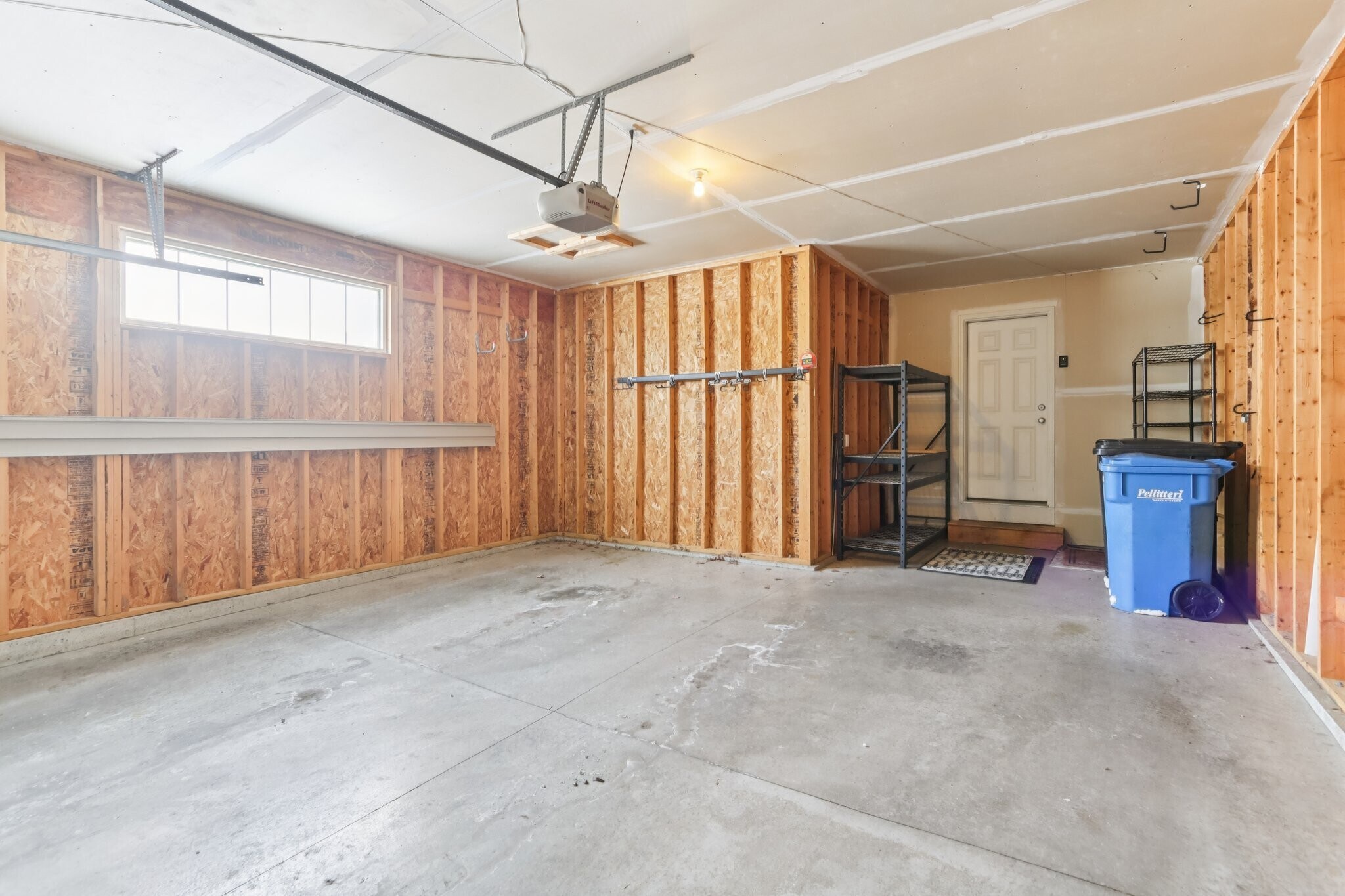Building Photo - 204 Sugar Maple Ln