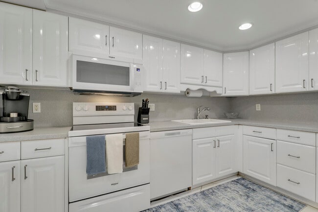 Building Photo - 200 Ocean Trail Way