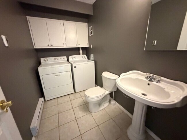 Building Photo - 7489 Hazelcrest Dr