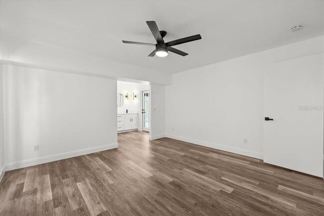 Building Photo - 11218 Creek View Dr