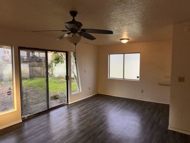 Building Photo - $500 Move-In Special | Kenton 3-Bed, 2-Bath Home with Yard & Washer/Dryer