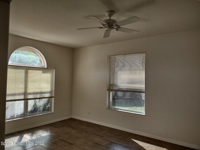 Building Photo - 1792 Ladderback Ct