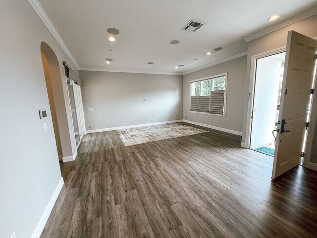 Building Photo - Lovely Home in San Ramon Available Now!