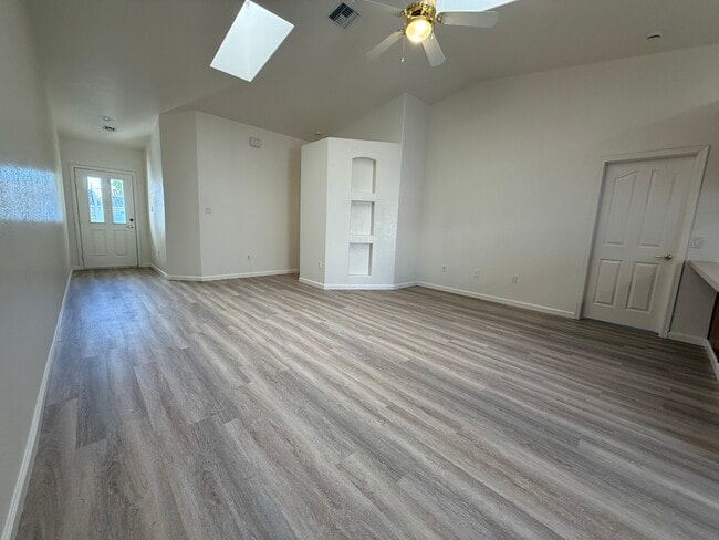 Building Photo - 10723 E 34th St