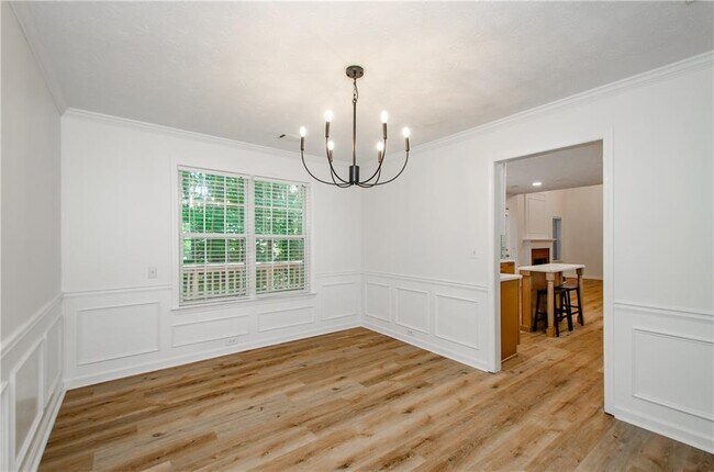 Building Photo - 3390 Northcliff Dr