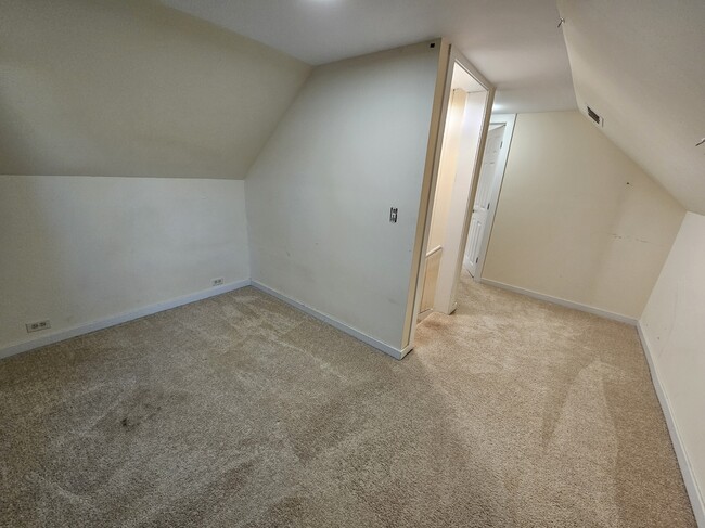 Building Photo - 1N670 River Dr