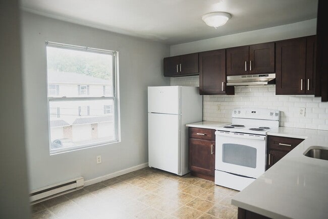 Building Photo - $100 OFF SPECIAL - Austin Street Homes - Comfort & Convenience Combined – 2BR Townhomes Now Leasing