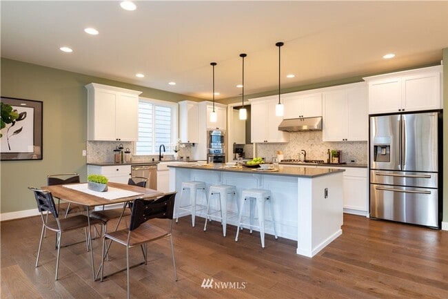 Building Photo - 4 Bedroom Oversized Home in Mountlake Terrace- Office Space and Charging Station