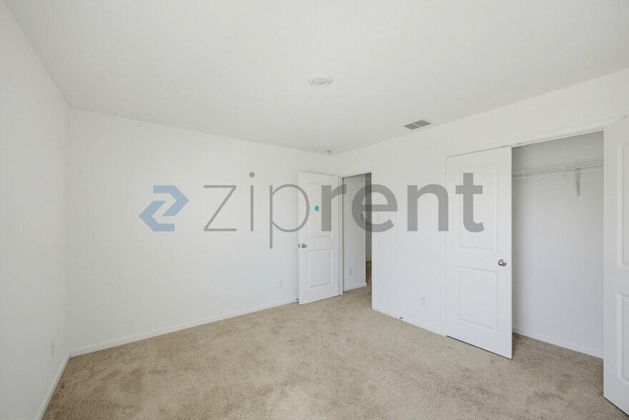 Building Photo - Unit