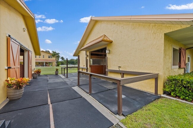 Building Photo - 11861 Hawk Hollow