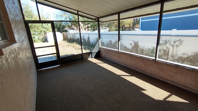 Screened Lanai - 505 Devonshire St