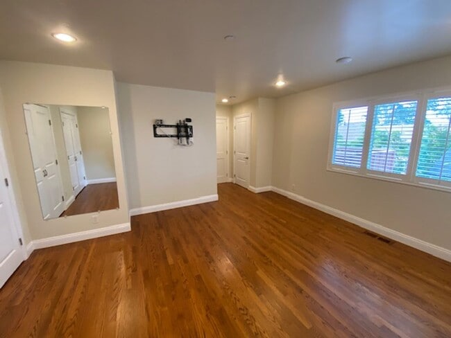 Building Photo - 1122 Miles Ave