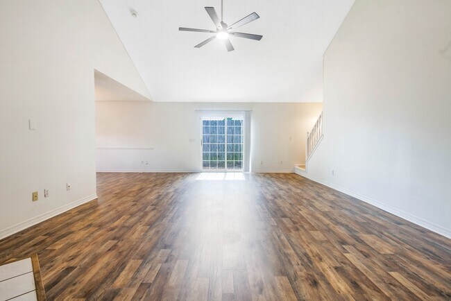 Building Photo - 873 Brande Ct