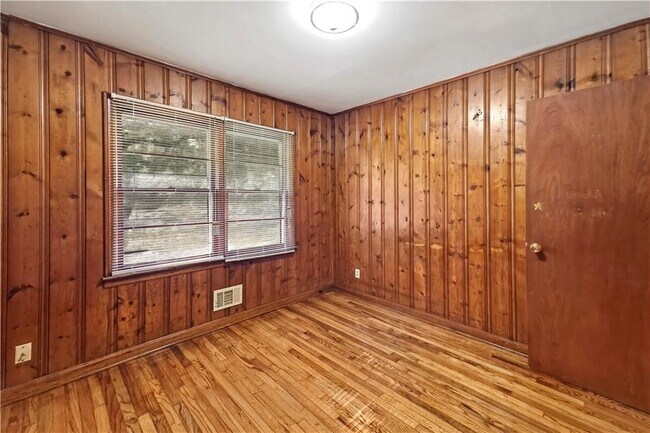 Building Photo - 2798 Dearwood Dr SW