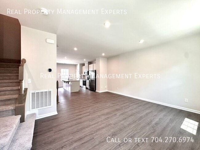 Building Photo - 1305 May Apple Dr