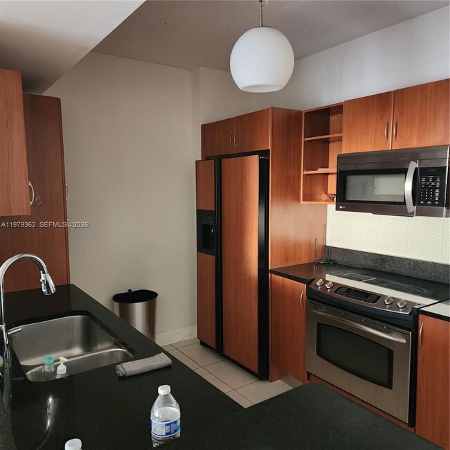 Building Photo - 2775 NE 187th St