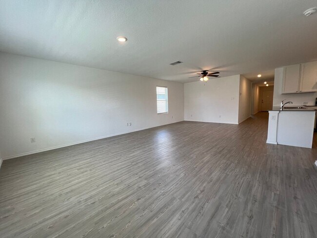 Building Photo - NEW AND VERY AFFORDABLE 4BDRM HOME IN LOND...