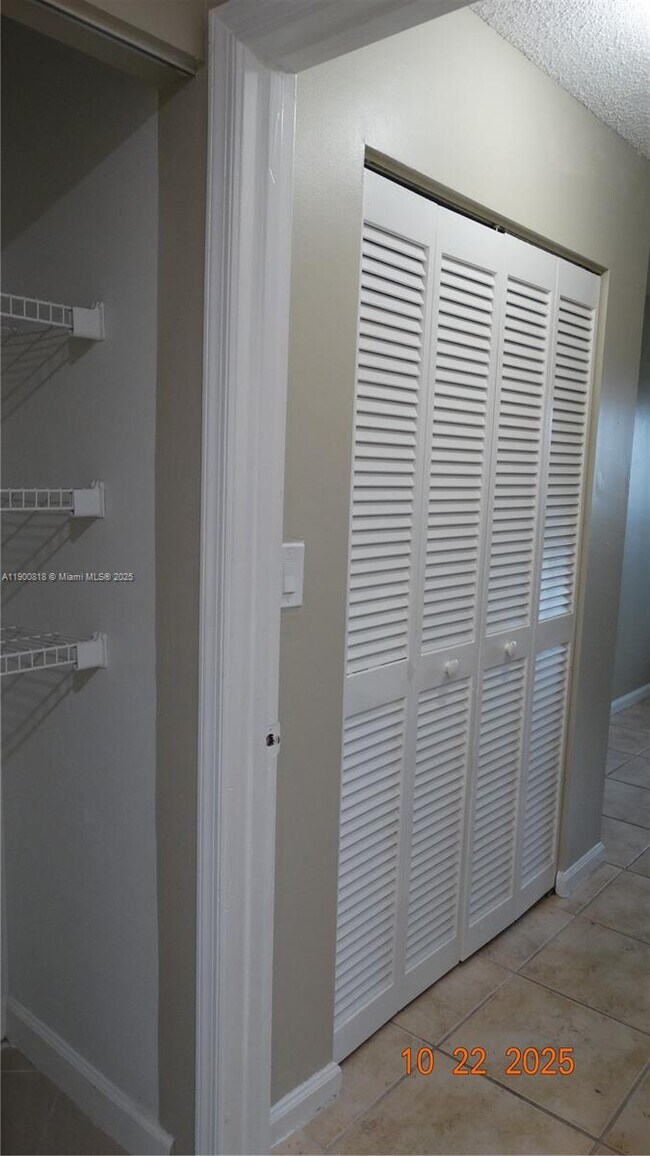 Building Photo - 219 SE 8th St