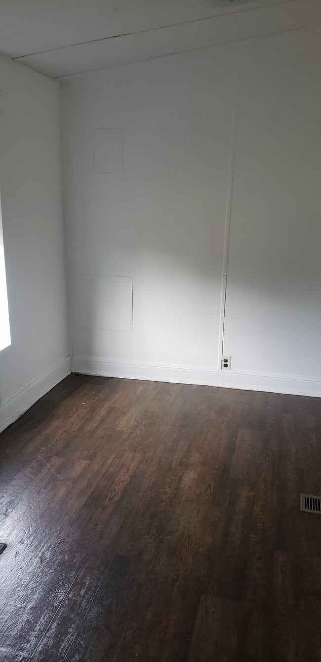 Building Photo - 604 Jackson St