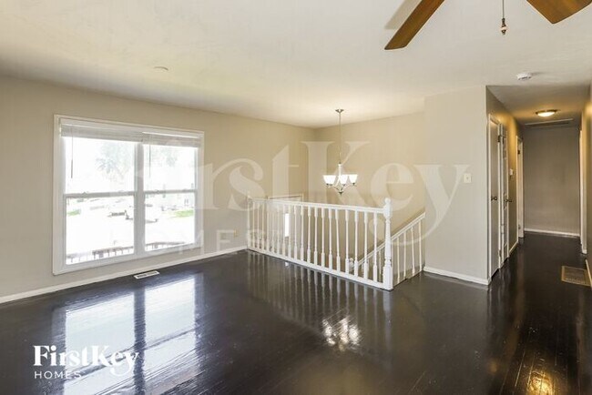 Building Photo - 521 Fairlane St