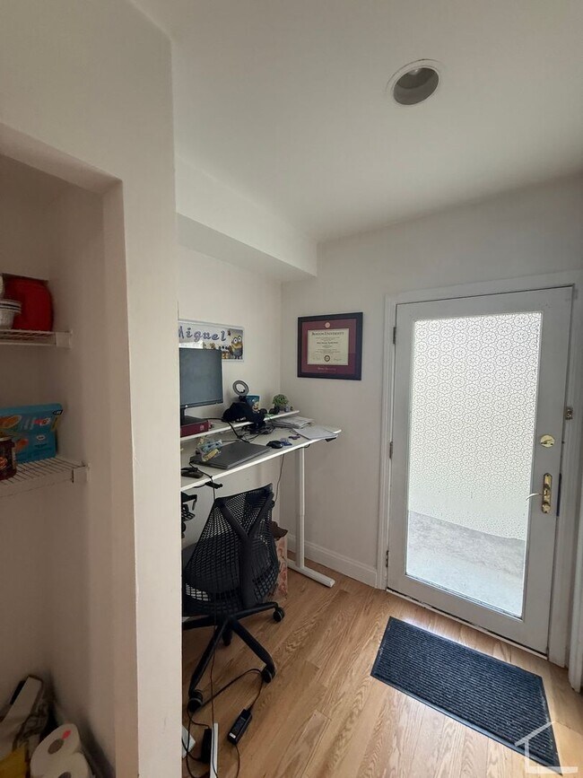 Building Photo - Fantastic Renovated 1-bed in Brighton