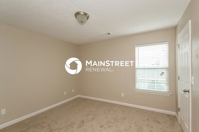 Building Photo - 4 Bedroom Pet-Friendly Home in Hampton, GA with Main Street Renewal