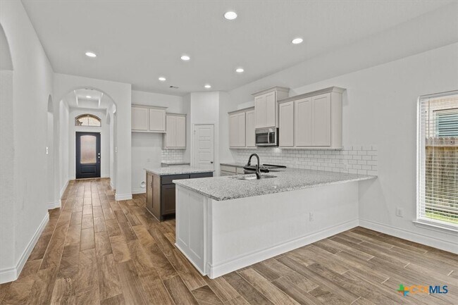 Building Photo - 1921 Creek Ridge St