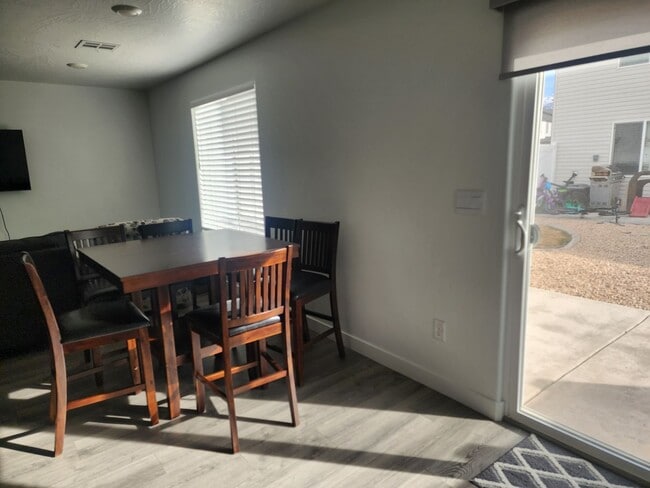 Building Photo - 379 W 2050 N