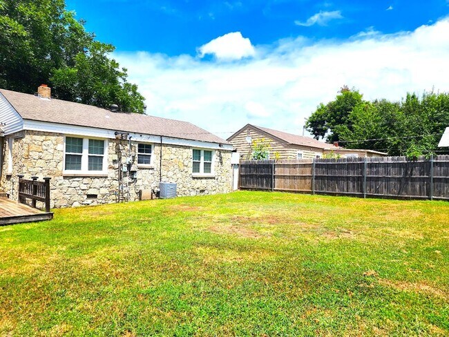 Building Photo - 2 Bed 1 Bath 2 Covered Carport in Corbin P...
