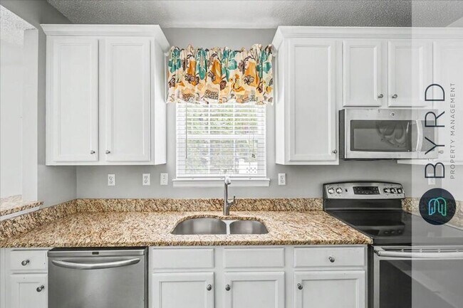 Building Photo - 4706 Twin Hickory Lake Dr