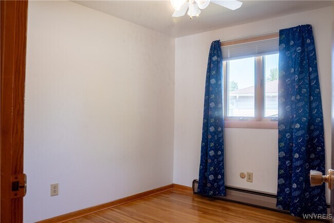 Building Photo - 102 Brooklane Dr