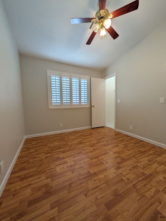 Building Photo - 2-BEDROOM CONDO AVAILABLE FOR RENT IN WEST...